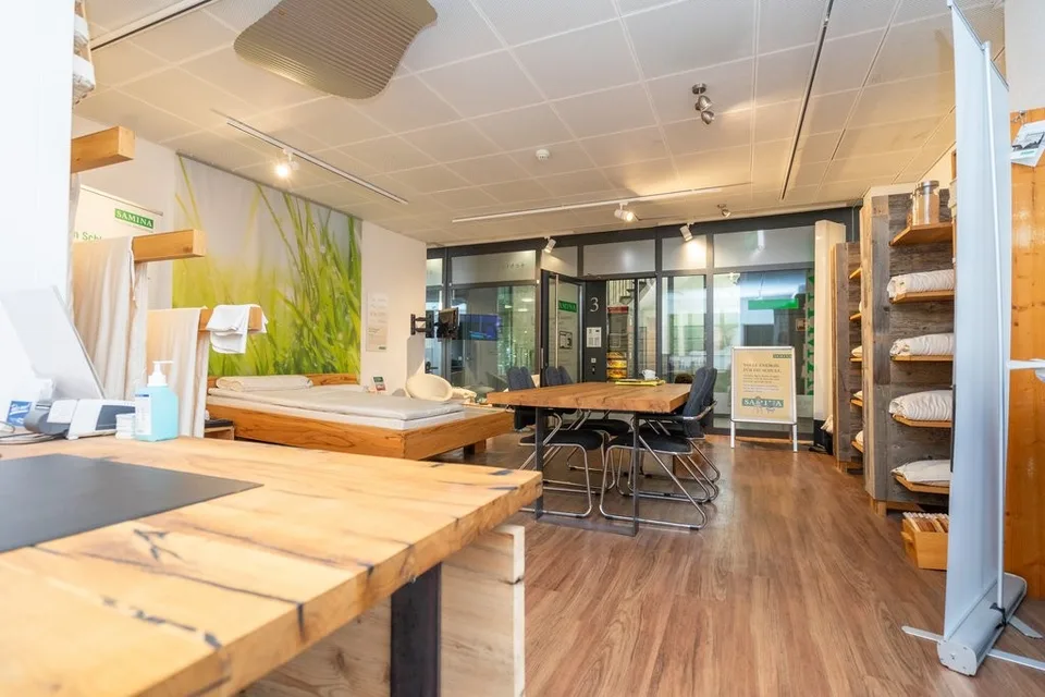 Sales area in top location - start with us!
