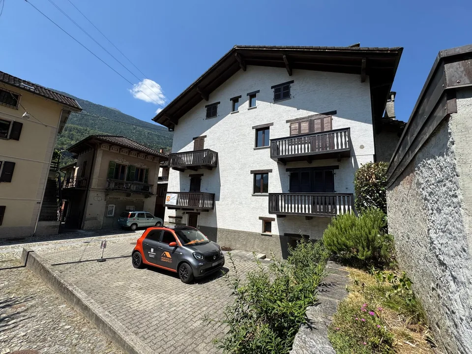 🏡 Malvaglia | Stabile con 3 appartamenti e rustico