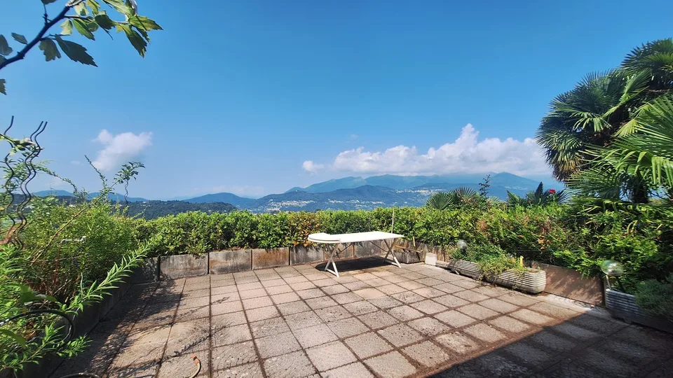 Sunny, peaceful, spacious independent villa with garden, pool