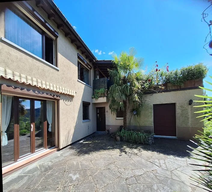 Sunny, peaceful, spacious independent villa with garden, pool