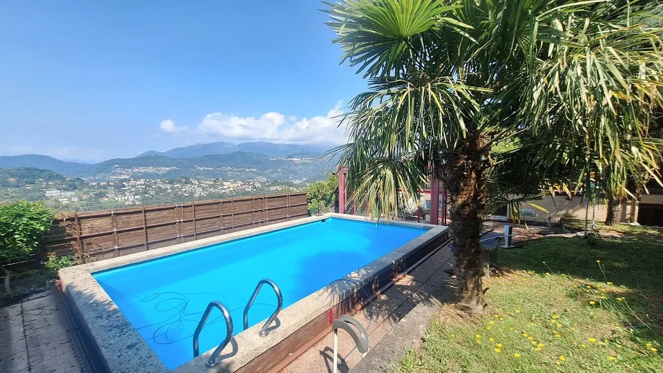 Soleggiata,  Tranquillità,  Spaziosa Villa  indipendente con giardino, piscina