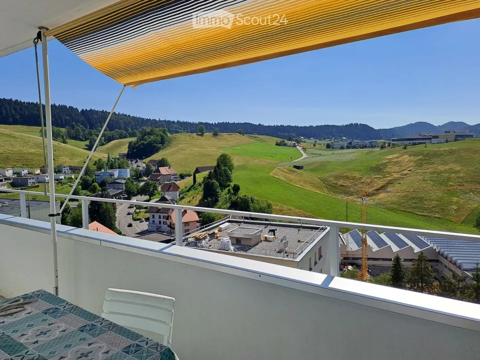 Appartement lumineux de 4.5 pièces avec balcon et vue panoramique – Le Locle