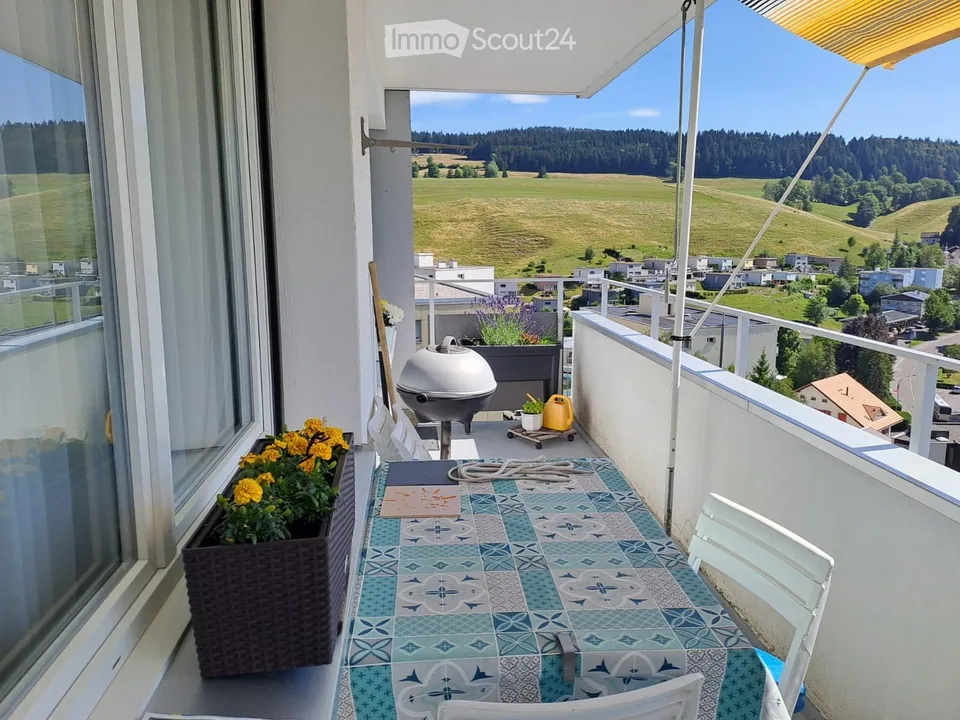 Appartement lumineux de 4.5 pièces avec balcon et vue panoramique – Le Locle
