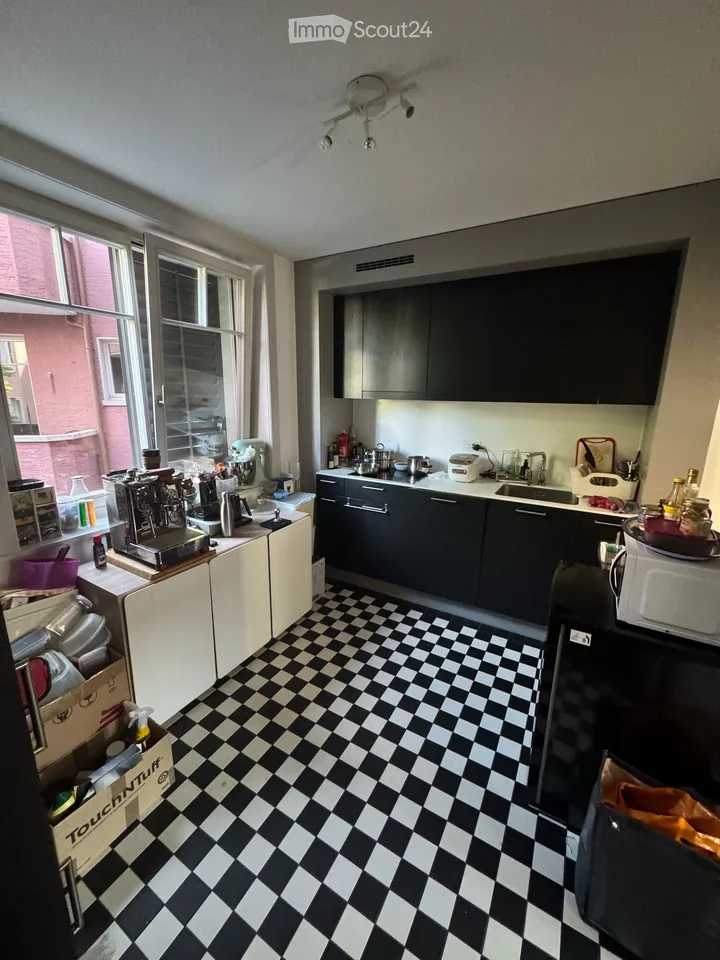 Bright 3.5-Room Apartment with Balcony in Zürich
