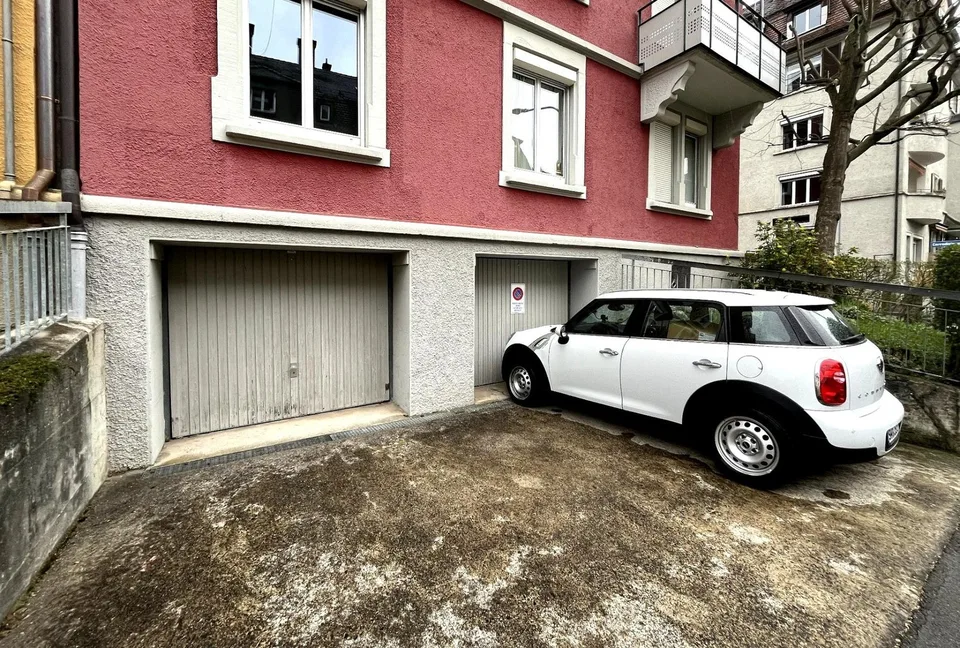 Garagenbox mit zusätzlichem Parkplatz - Corrodistrasse 1, Zürich