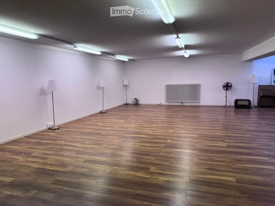 Subletting / Lease Takeover Commercial premises of 190 m² From April 1st