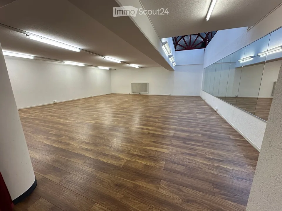 Sous-location / Reprise de bail Local commercial de 190 m² Dès le 1er avril