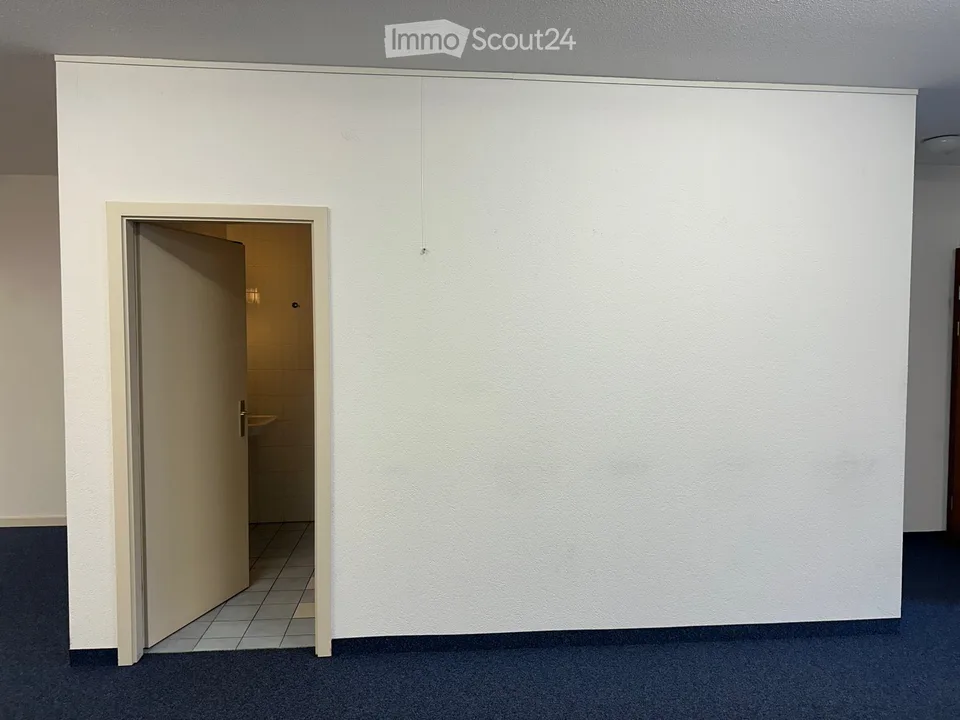 Subletting / Lease Takeover Commercial premises of 190 m² From April 1st