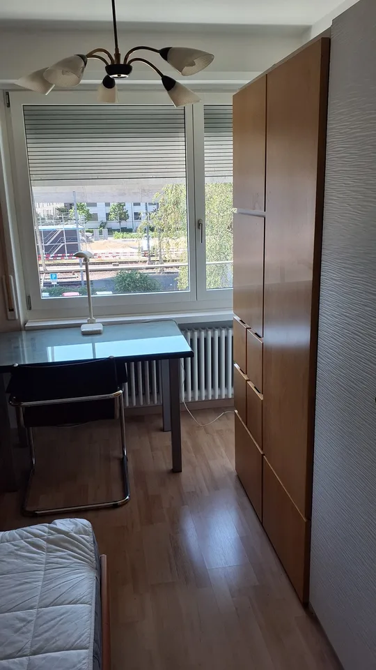 WG-Zimmer in dreier WG in 51/2 Zimmer Wohnung