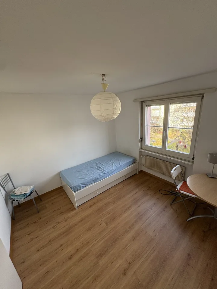 Room for rent in a 3.5-room apartment in Rotkreuz. Looking for 1 person (maximum of 2 people total in the household).