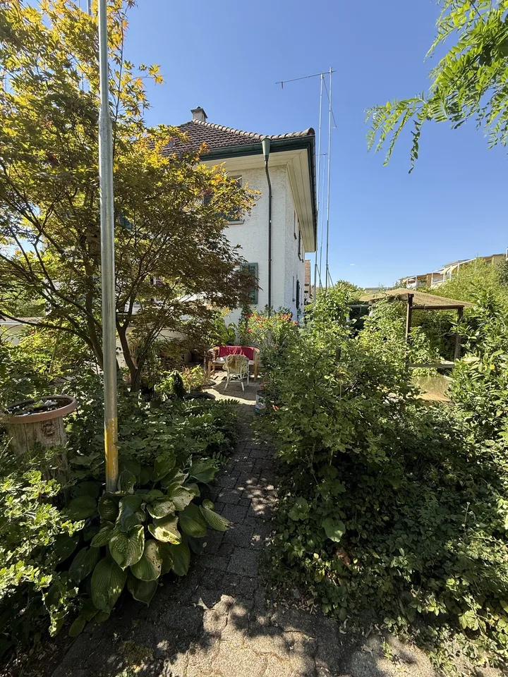 Appartamento di 4 locali al piano rialzato con grande giardino