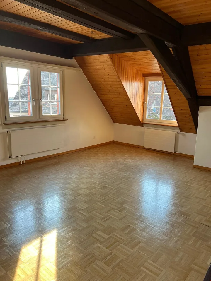 Disponible immédiatement - 145 m2 Maisonette avec 4,5 pièces, cheminée - entrée flexible