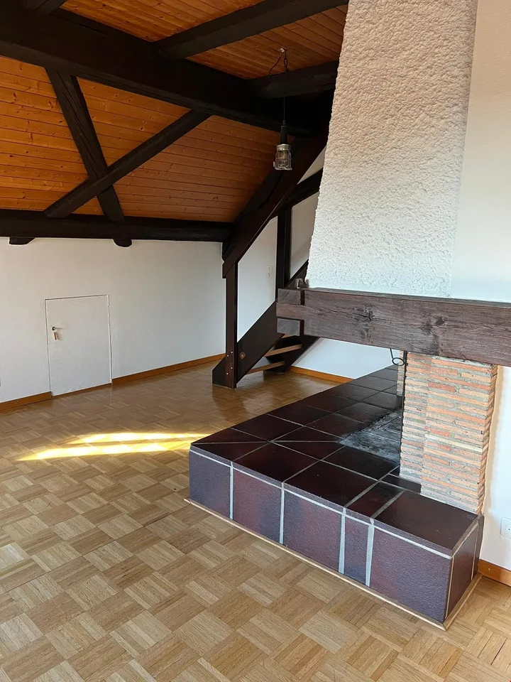 Disponible immédiatement - 145 m2 Maisonette avec 4,5 pièces, cheminée - entrée flexible