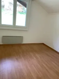 Appartamento di 3 locali luminoso con balcone a Heimberg