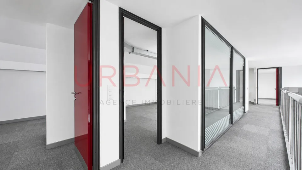 En exclusivité - SURFACE COMMERCIALE / BUREAUX - HYPER-CENTRE DES EAUX-VIVES