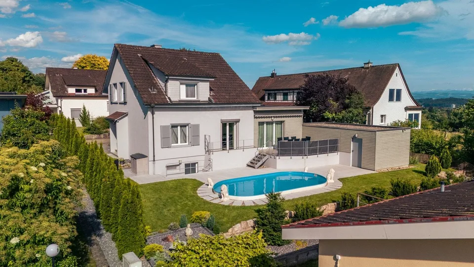 Modernisiertes 5-Zimmer-EFH mit Pool in Langendorf kaufen