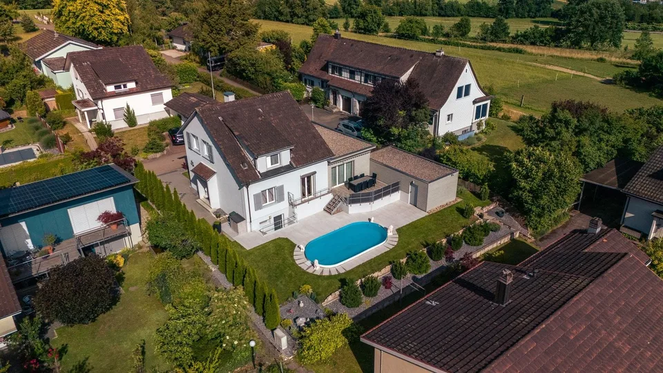 Modernisiertes 5-Zimmer-EFH mit Pool in Langendorf kaufen