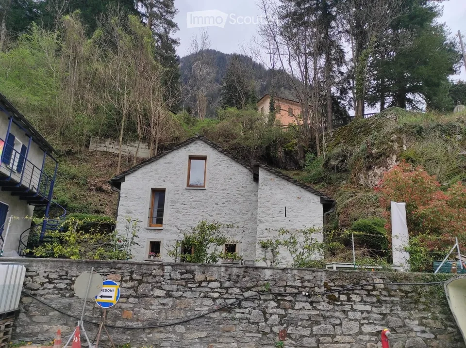 House with 2.5 rooms, garden and parking space