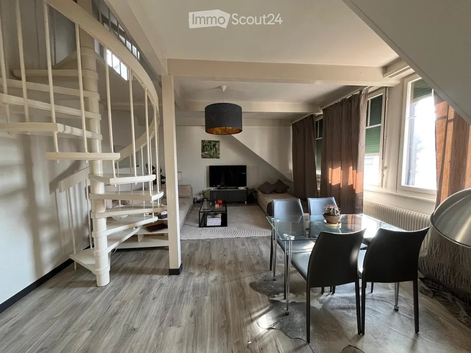 Seltenes 3-Zimmer-Möbelstück mit Aussicht