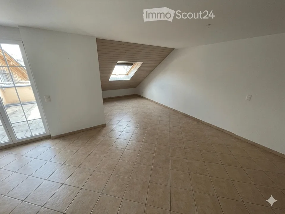 Ampio duplex di 5,5 locali a Vuarrens, disponibile da settembre 2026