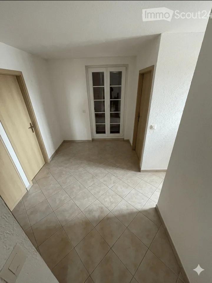 Ampio duplex di 5,5 locali a Vuarrens, disponibile da settembre 2026