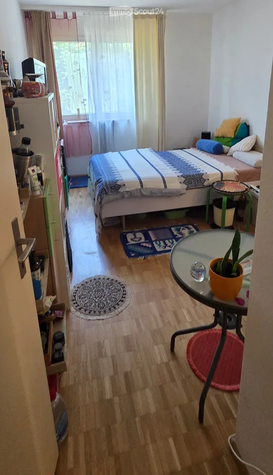 Ruhig,sonnig,schön gel. ZIMMER in sehr schöner/komfortabler 4,5-Zi.-Whg. ab 1. Oktober zu vermieten
