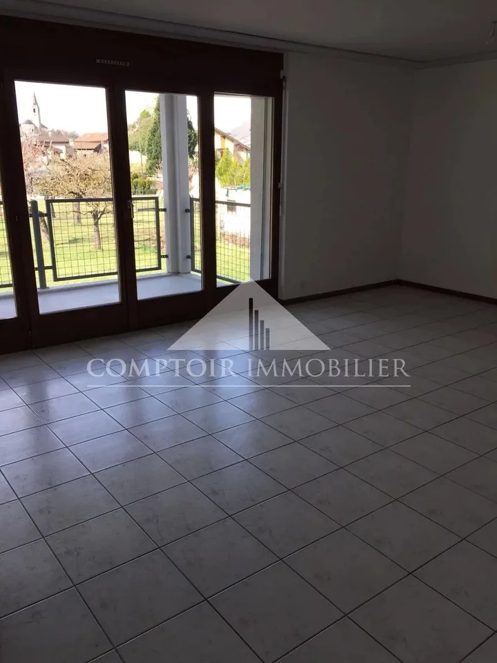 Charming 4.5-room apartment in Chalais with quick access to the highway and cable car