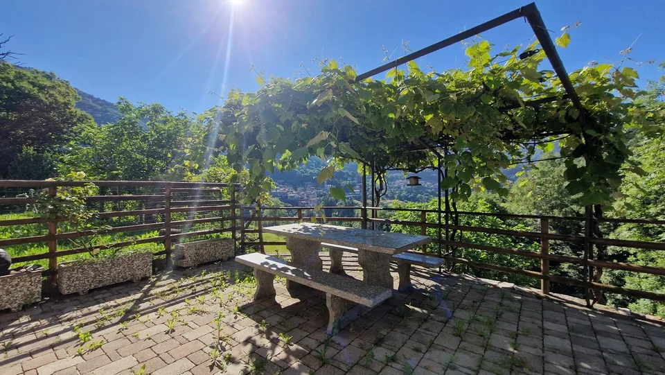 Charming Ticino house 5.5 in the peace of nature with a wonderful panorama