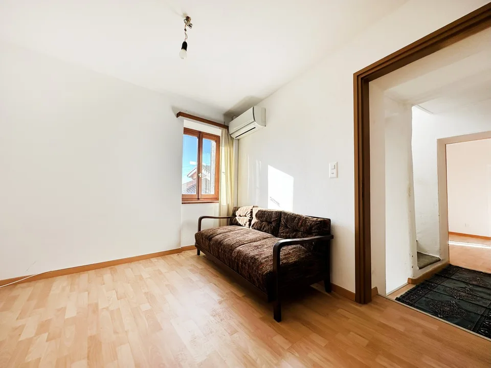 Faszinierendes Tessiner Doppelhaus zum Renovieren mit zwei 3,5-Zimmer-Einheiten
