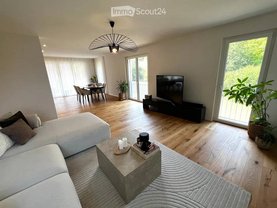 Appartamento moderno di 4,5 locali con balcone e bella vista a Wölflinswil