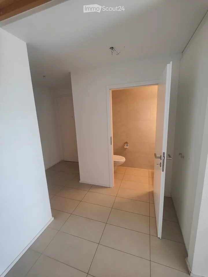 Appartement 2.5 pièces lumineux avec balcon à Froideville