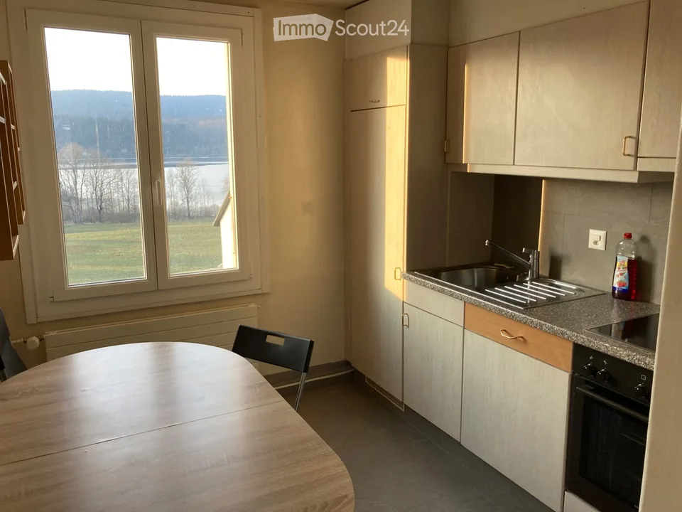 3 locali con vista sul lago di Joux