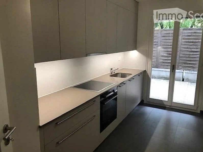 Bella casa a schiera in un quartiere tranquillo