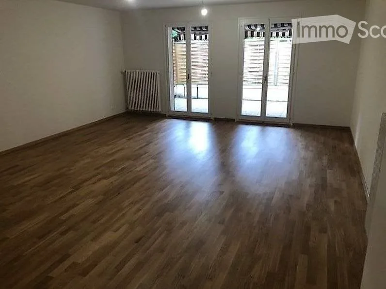 Bella casa a schiera in un quartiere tranquillo