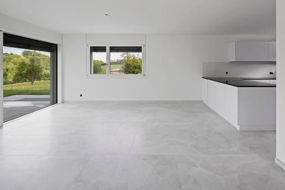 Construction Neuve : Vivre dans un Endroit Ensoleillé et Idyllique