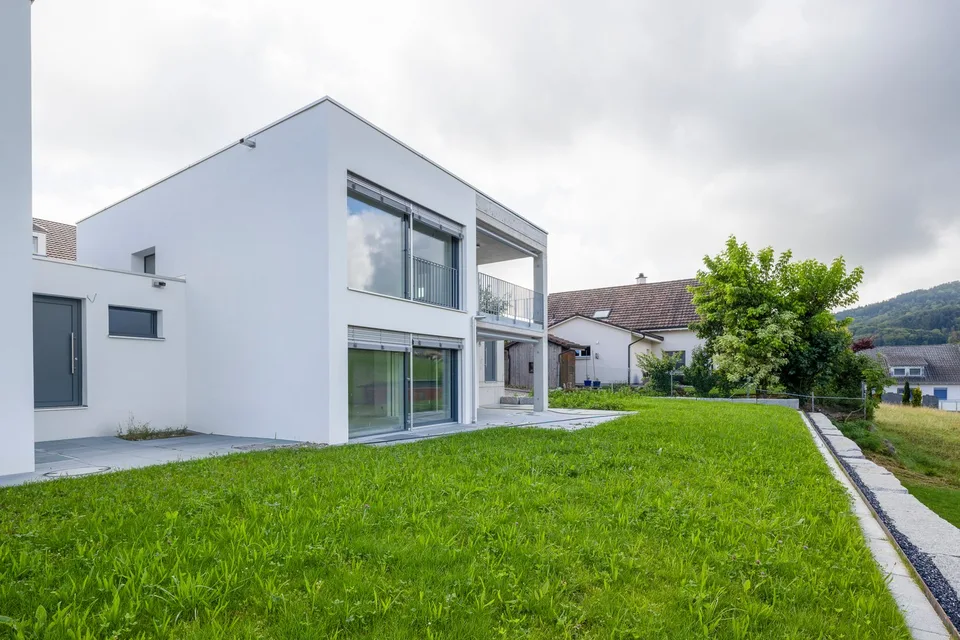 Construction Neuve : Vivre dans un Endroit Ensoleillé et Idyllique