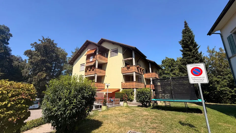 Casa con 8 unità in vendita a Fahrwangen
