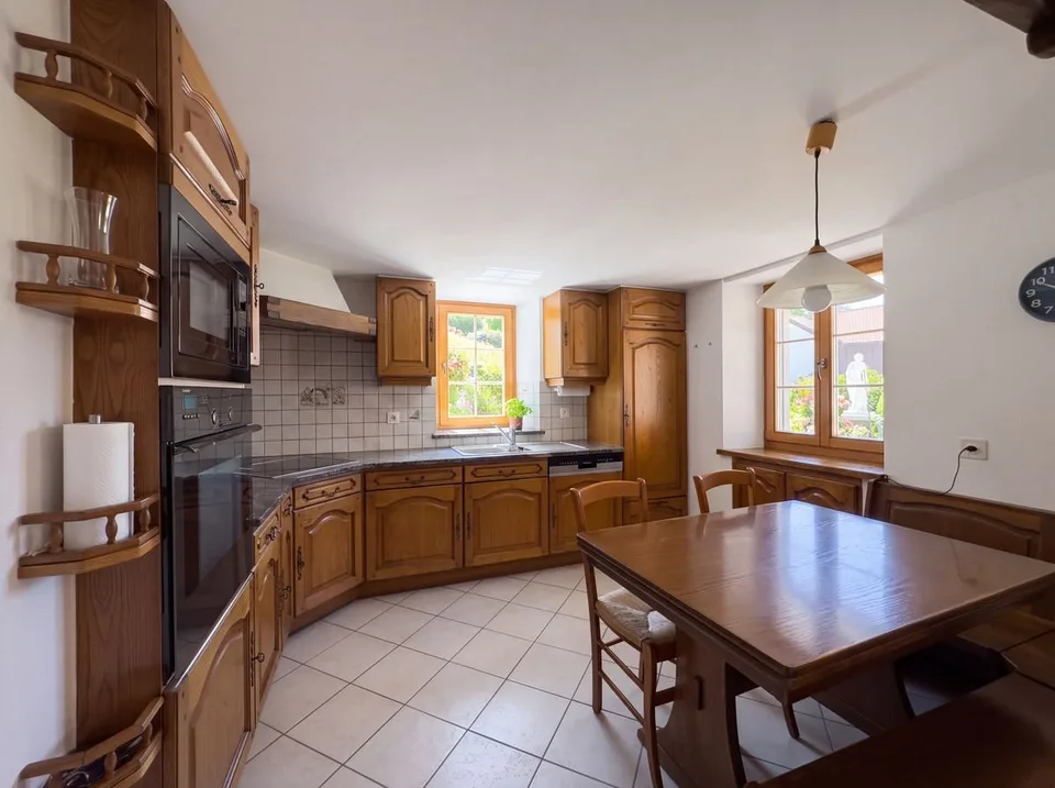 Haus zum Verkauf in Rovray - 3 Wohnungen, ca. 300 m2 Wohnfläche