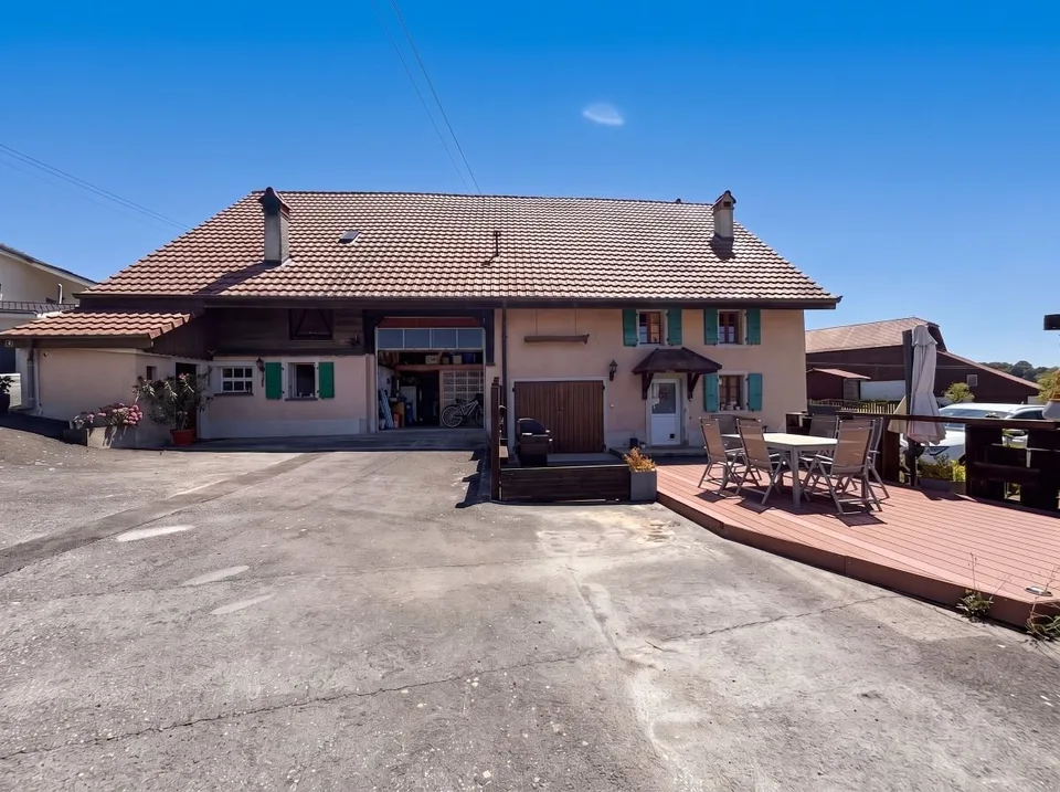 Haus zum Verkauf in Rovray - 3 Wohnungen, ca. 300 m2 Wohnfläche