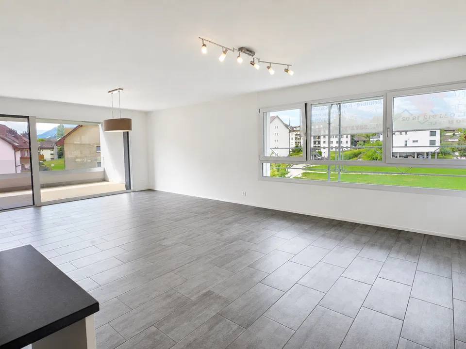 Appartement contemporain de 3½ pièces avec généreux balcon