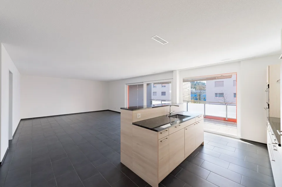 Neuwertige 3.5 Zi-Wohnung an ruhiger Lage 101m2 nähe Wald und Spital