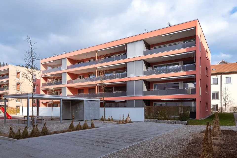 Neuwertige 3.5 Zi-Wohnung an ruhiger Lage 101m2 nähe Wald und Spital