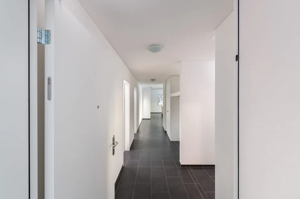 Grosse neuwertig 4.5 Zi-Attikwohnung 131 m2