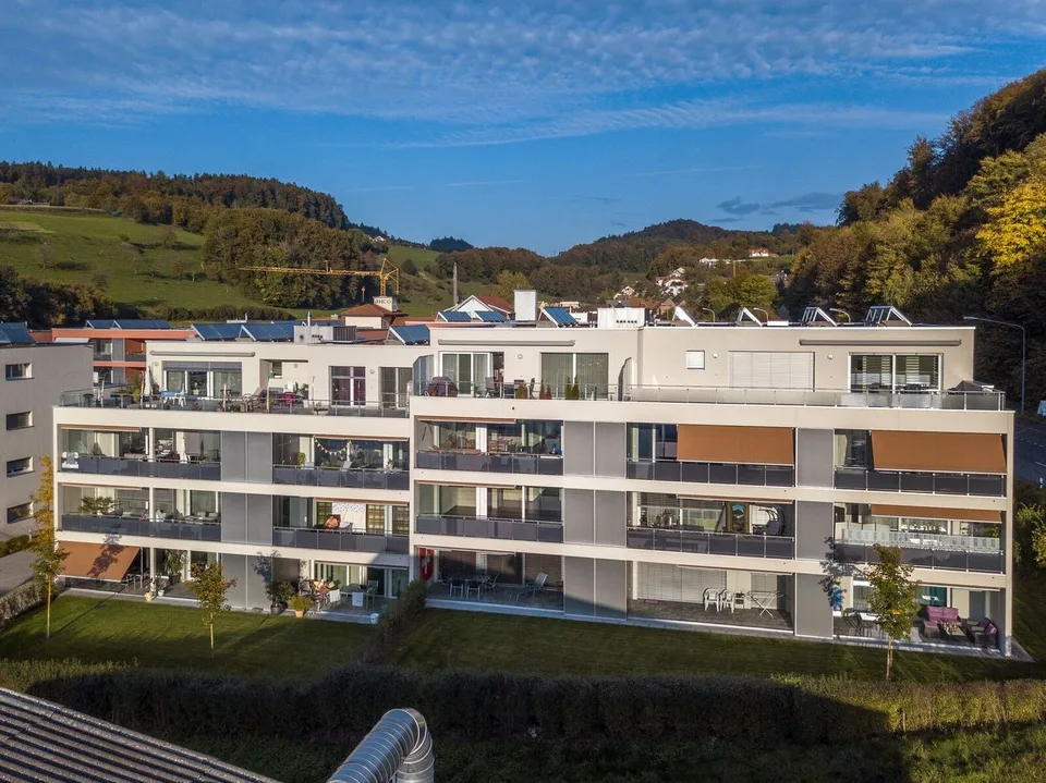 Grosse neuwertig 4.5 Zi-Attikwohnung 131 m2