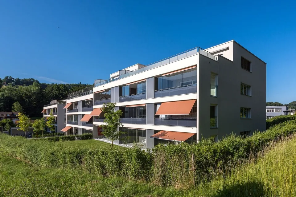 Grosse neuwertig 4.5 Zi-Attikwohnung 131 m2