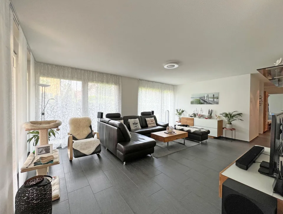 Modern spacious 3.5-room apartment with private laundry tower
