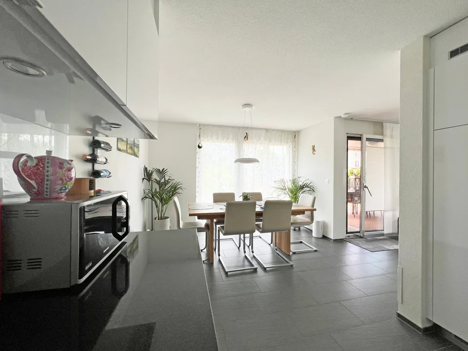 Modern spacious 3.5-room apartment with private laundry tower