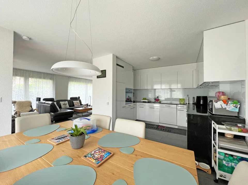 Modern spacious 3.5-room apartment with private laundry tower