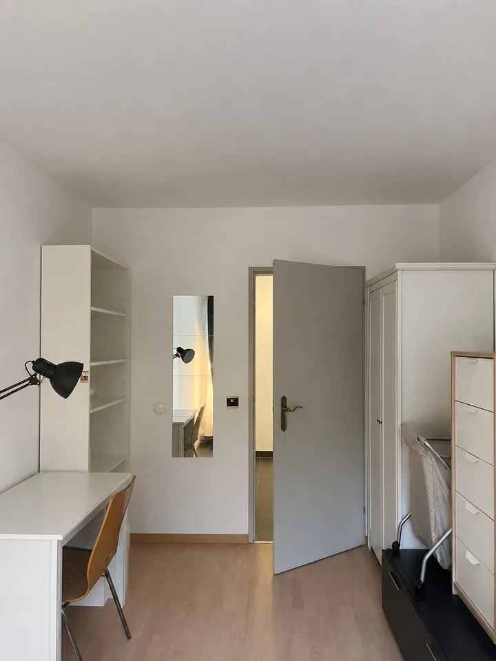 Zwei nebeneinanderliegende Zimmer in einer freundlichen Wohngemeinschaft in Zürich ab 01.09.2026 (langfristig) verfügbar
