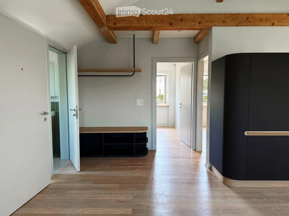 Appartamento di 3,5 locali ristrutturato con eleganza e vista a Meyriez (Murten, FR)